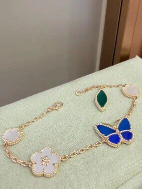 Van Cleef & Arpels' five-flower bracelet